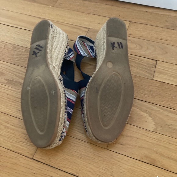 Wedge sandals - Picture 3 of 3